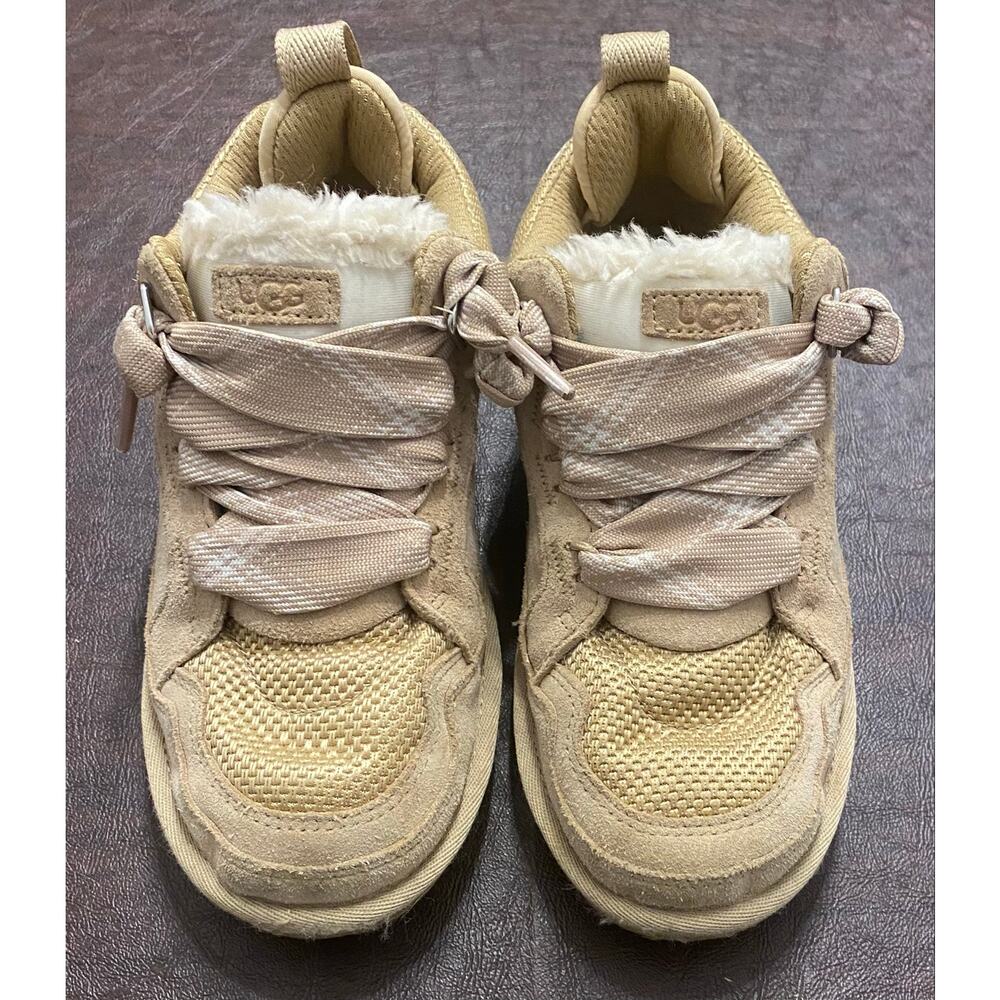 UGG Highland Low Cozy Sneaker Shoes Beige Suede Sherpa Lined Youth Kids Size 3